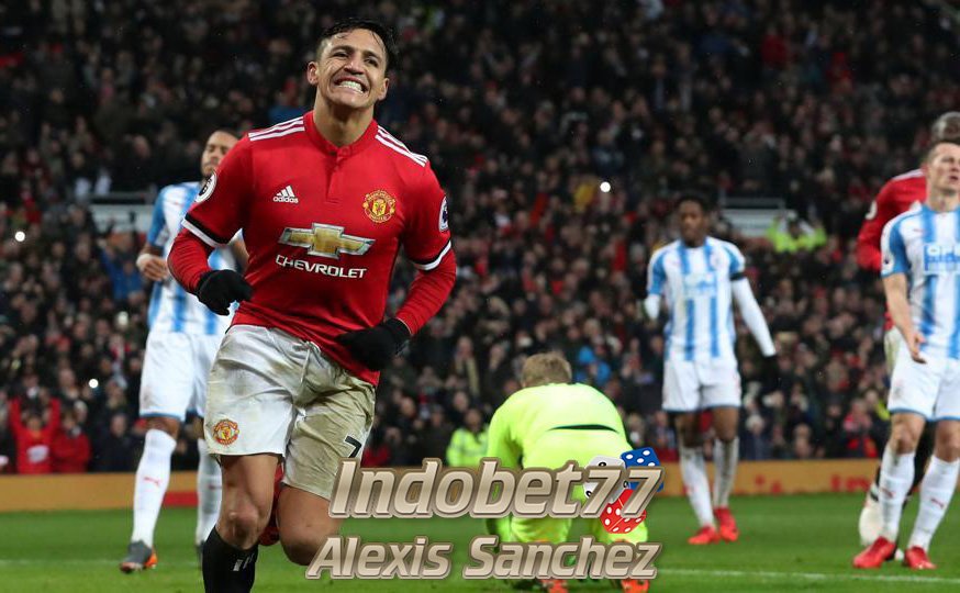 Gol Perdana Sanchez Bawa MU Menang Atas Huddersfield Town